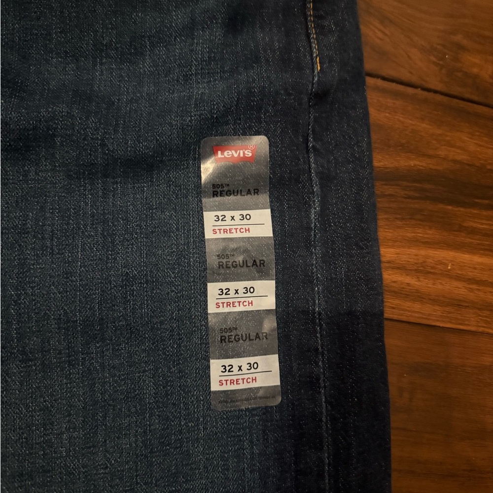 Levi's Men's Classic Indigo Straight Jeans - Picture 3 of 5